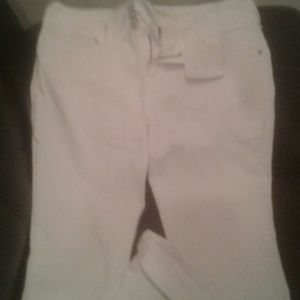 White pants size 7 women's.